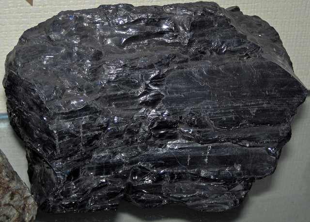 A picture of an anthracite coal lump