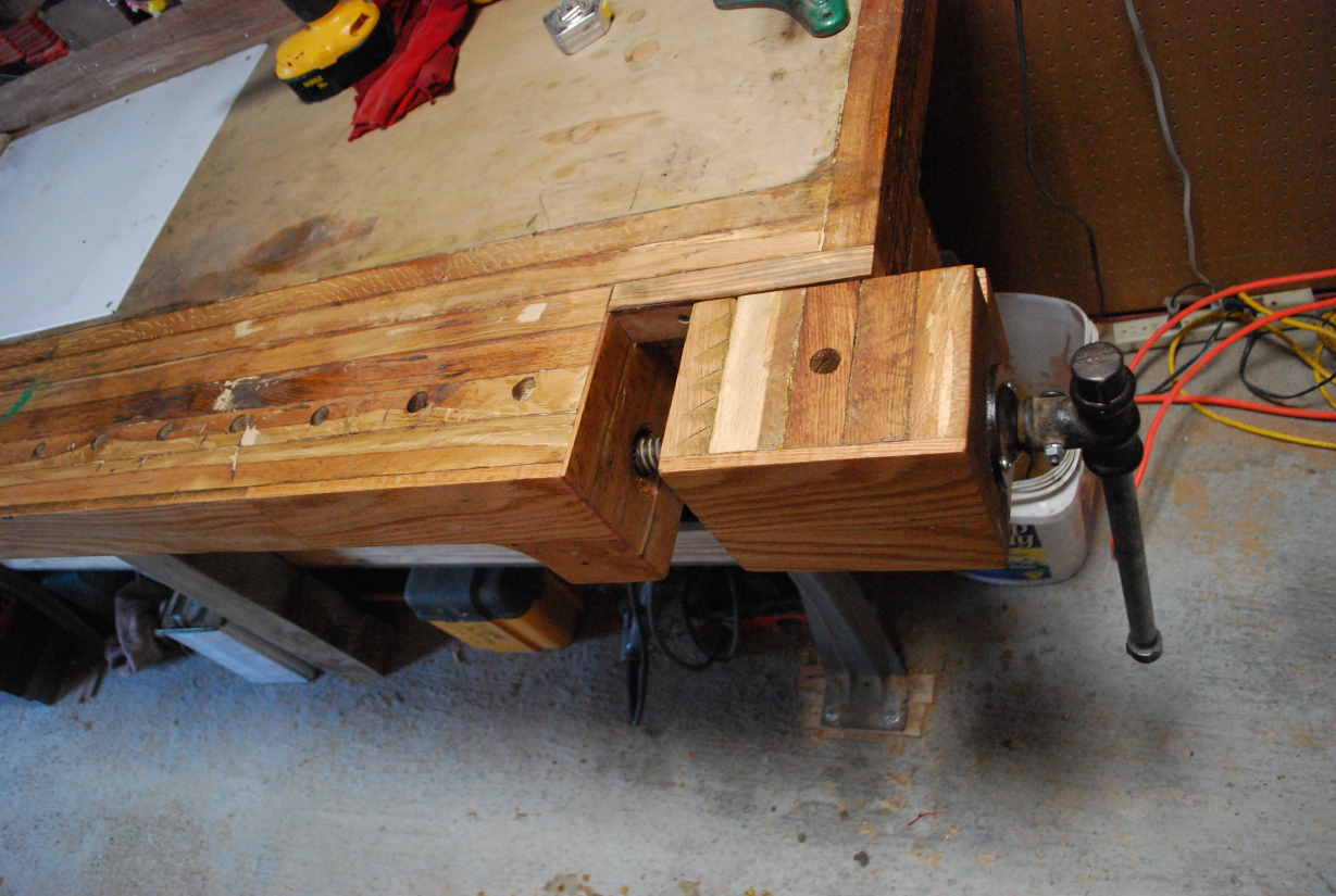 a picture of a wooden end vise